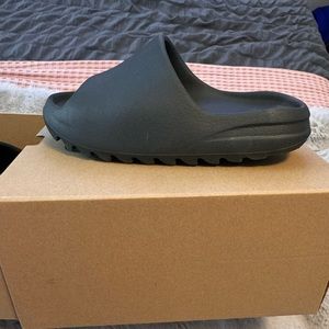 Yeezy Slides Size 6